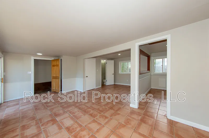 Studio, 1.0 bath, 420 sqft, $750 — Photo 3