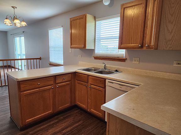 5th image of 1621 Arrington Dr