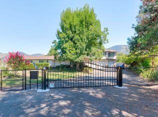 1021 Le Karen Dr, Grants Pass, OR 97526