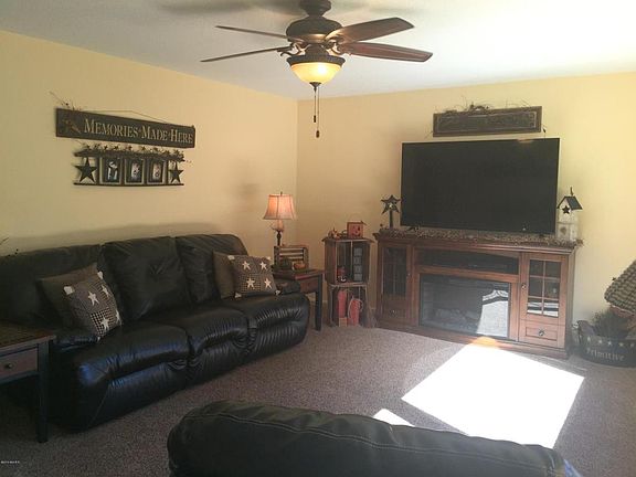3rd image of 1315 Lupine Dr