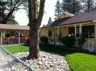 219 Caves Ave, Cave Junction, OR 97523