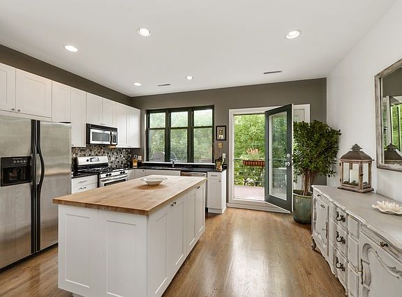 5th image of 2836 N Southport Ave #C