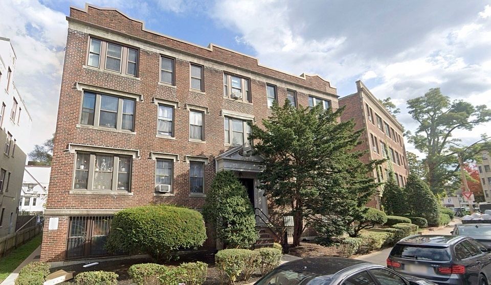 1st image of 7 Lothian Rd #B