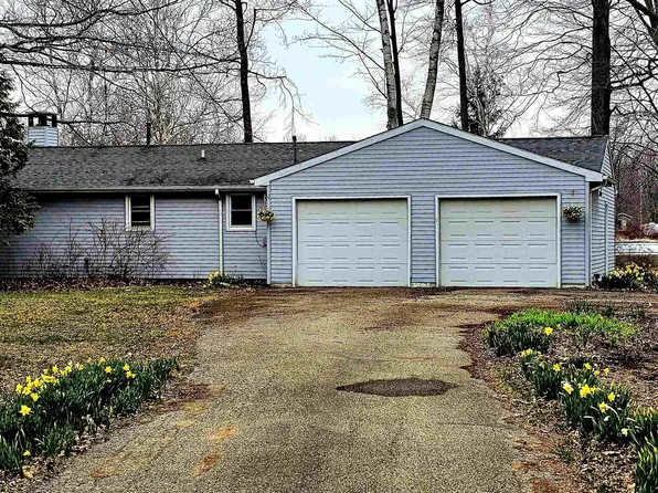 10181 Birch Dr, Riverdale, MI 48877