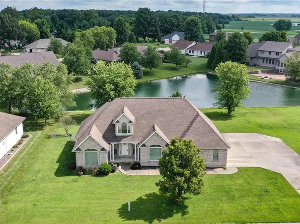 54 Eastland Ct, Carlinville, IL 62626