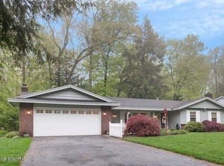 370 Stone Harbor Rd, Holland, MI 49424