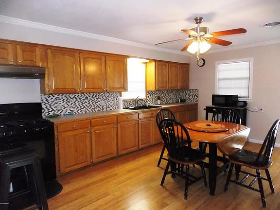 3rd image of 1511 Charles Burr Ln