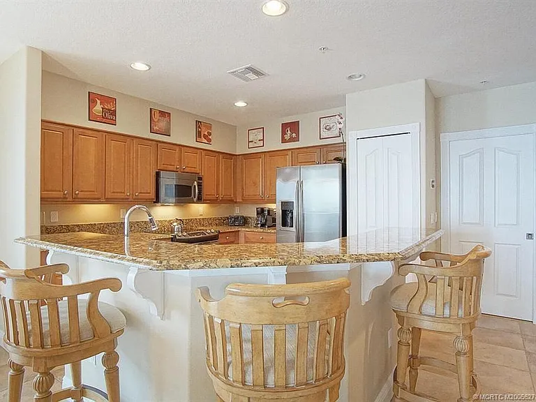 3736 NE Indian River Dr — Photo 8