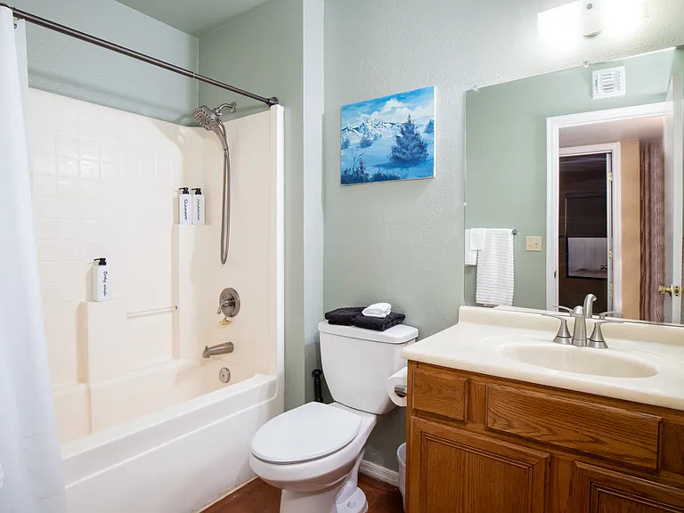 1327 E Pierce St — Photo 6