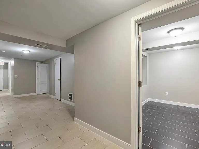 302 V St NE — Photo 10