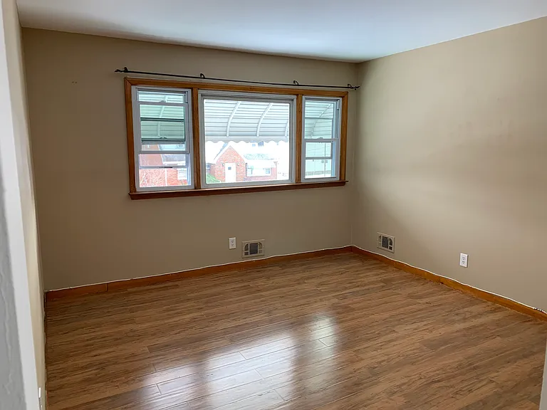 15 Bernice Pl #2 — Photo 3