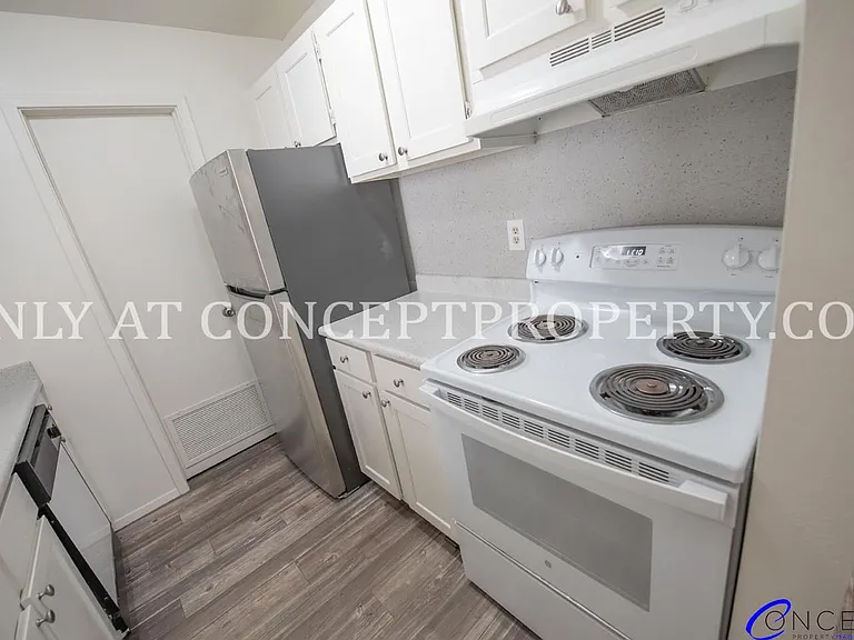 Foothill Terrace — Photo 15