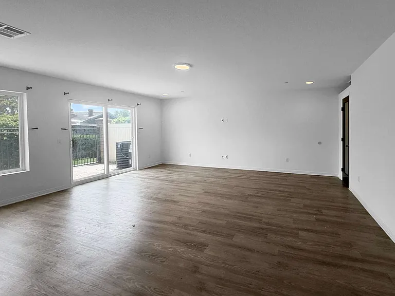 26706 Lexington Ln — Photo 15