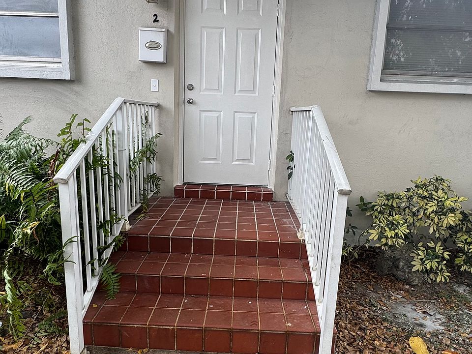 1st image of 4 Nahkoda Dr #4