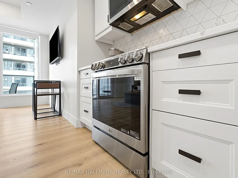 5 Wellington St S #1403 — Photo 7