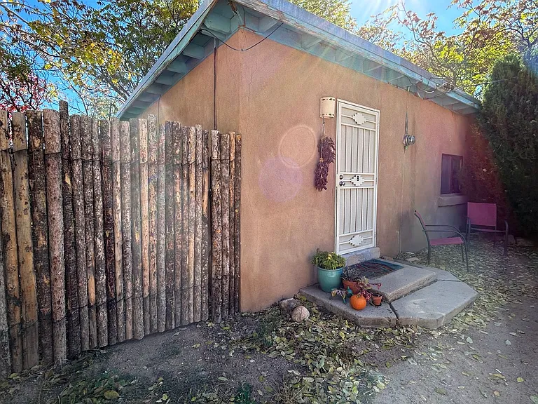 945 Agua Fria St #B — Photo 15