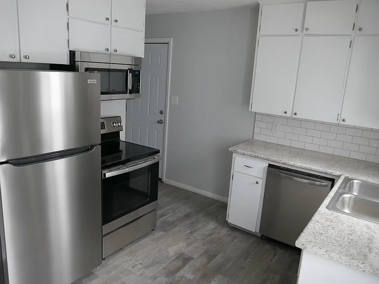 201 SW State St — Photo 1