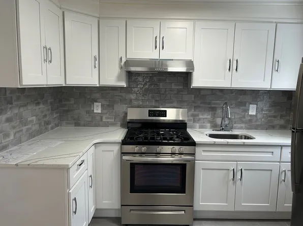 (undisclosed Address), Rosedale, NY 11422