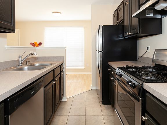 2nd image of 13918 S Isle Royal Cir