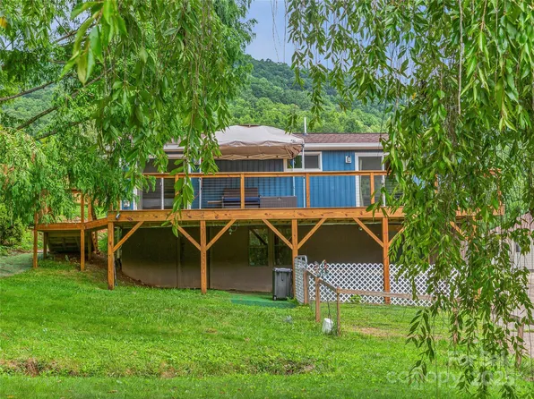 190 Smith Cove Rd, Candler, NC 28715