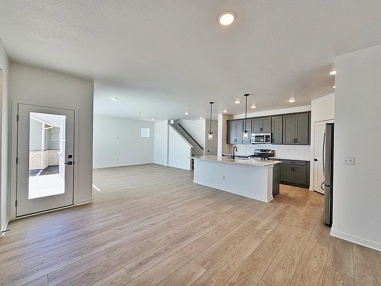 21470 E 58th Ave — Photo 3