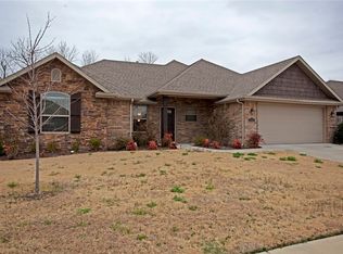 2722 Vanike Dr, Fayetteville, AR 72704