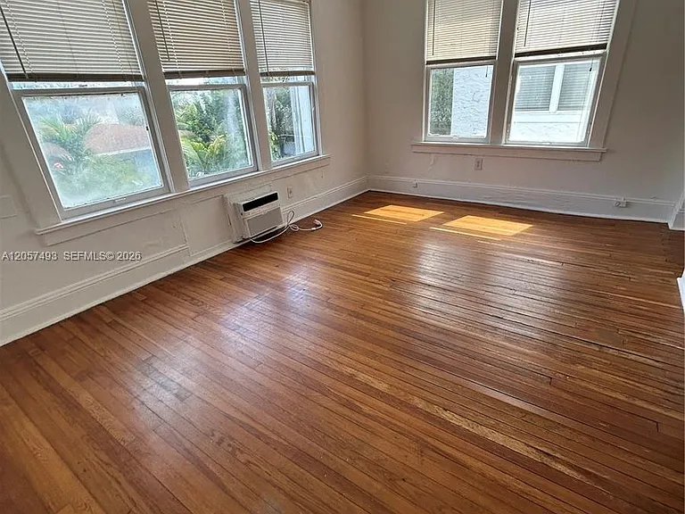 529 NE 66th St #7 — Photo 2