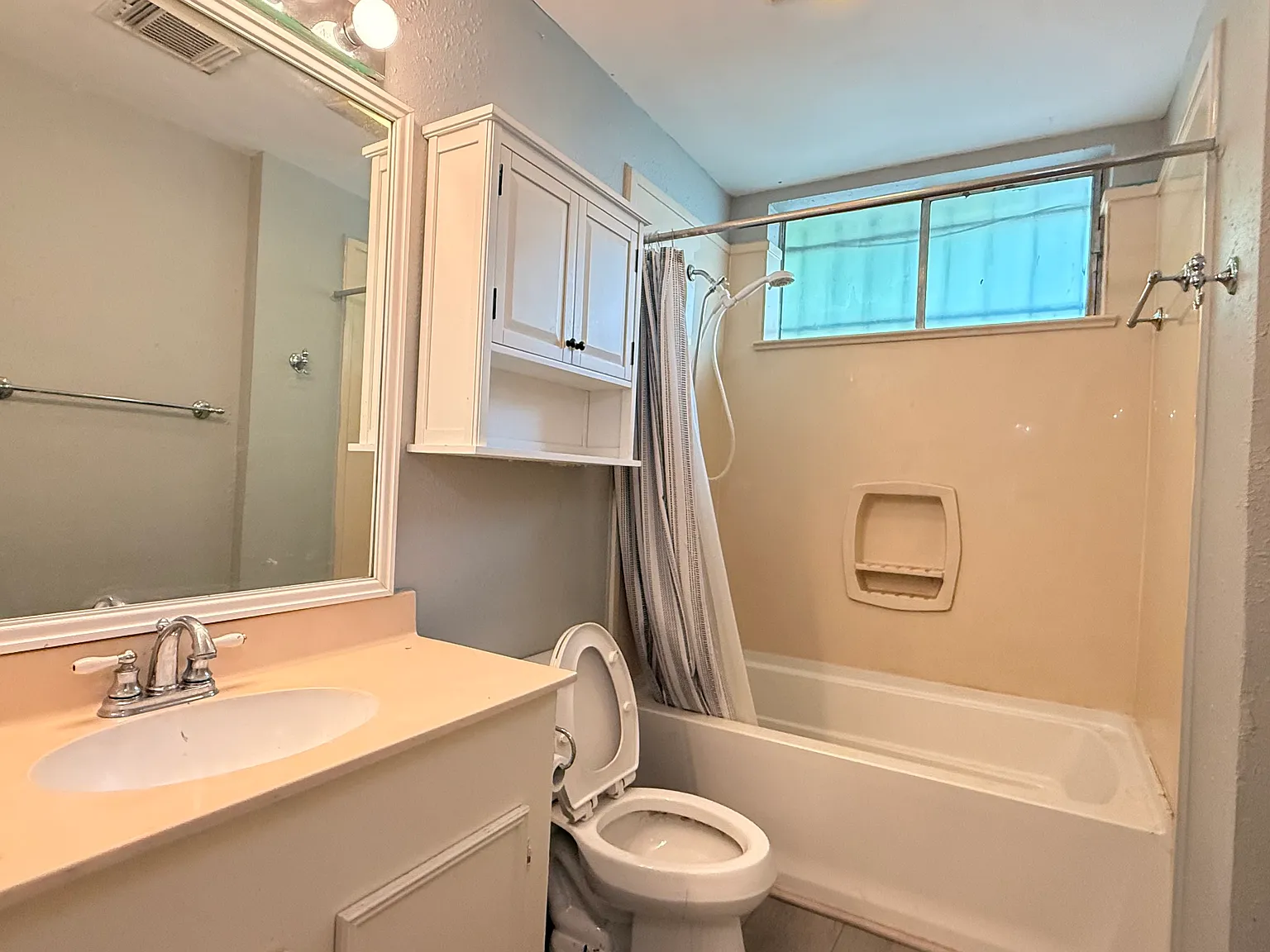 2 bed, 855 sqft, $1,900 — Photo 4