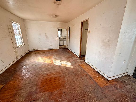 5th image of 1117 31st St