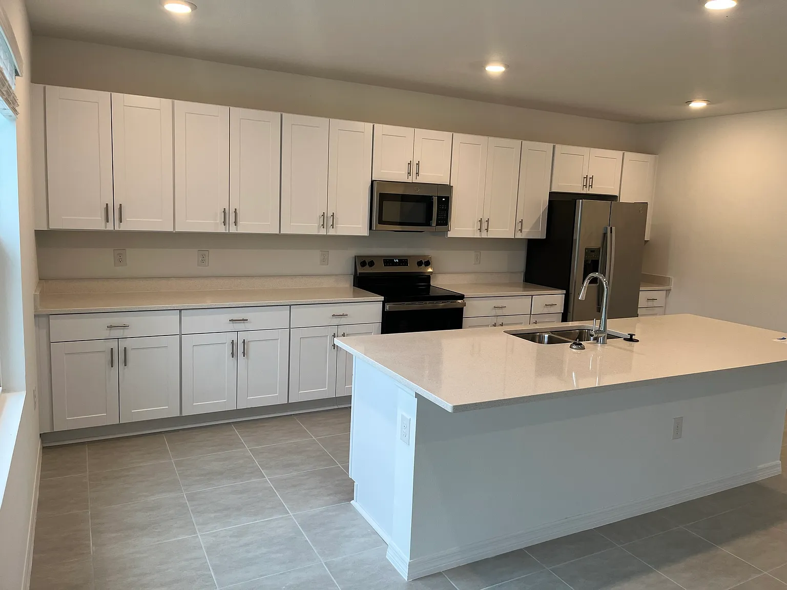5 bed, 2273 sqft, $2,700 — Photo 3