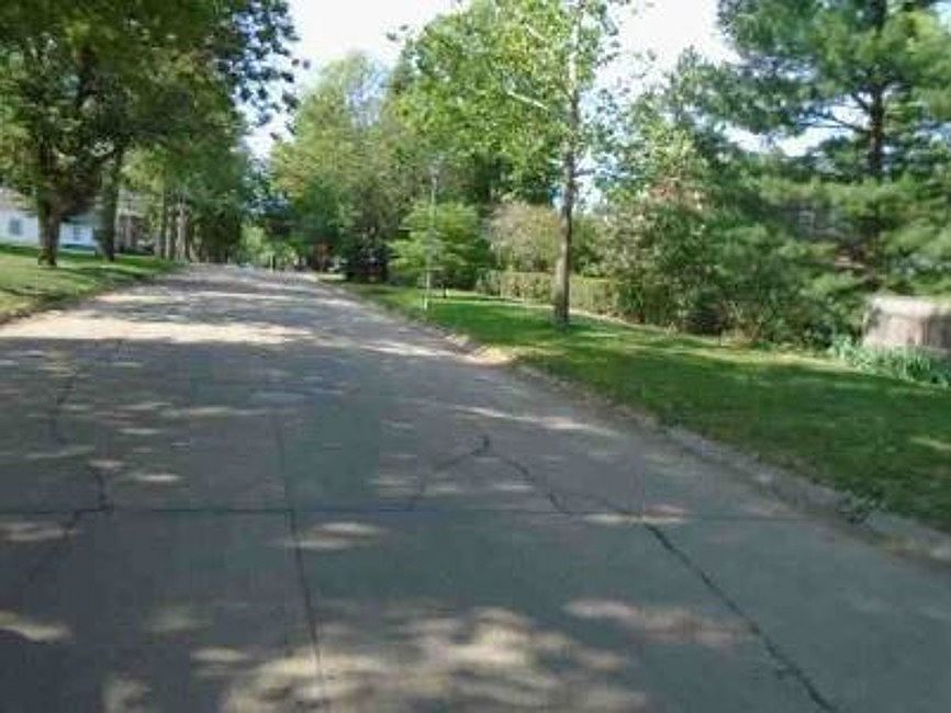 Exterior Neighborhood (street photo)