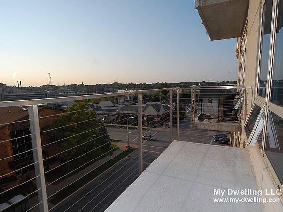4th image of 601 E Ogden Ave Unit 506