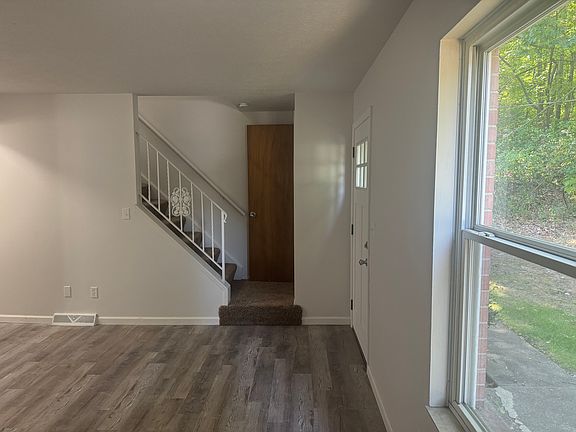 5th image of 4849 Erie St
