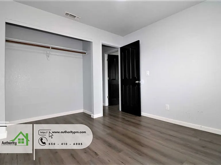 21968 Klamath River Pl #A — Photo 10