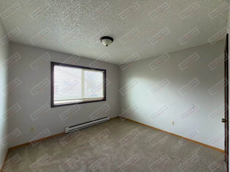 703 Vivian St — Photo 7
