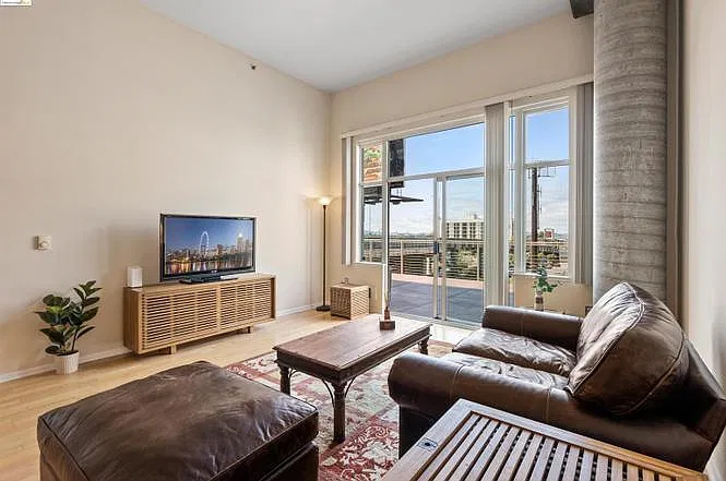 1 bed, 1001 sqft, $2,950 — Photo 2