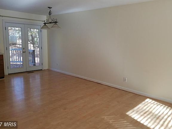 2nd image of 4 Oak Ln