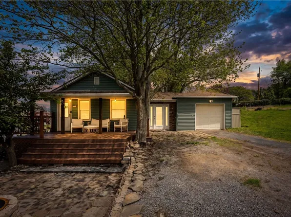 57 S 6th St, Sharpsville, PA 16150