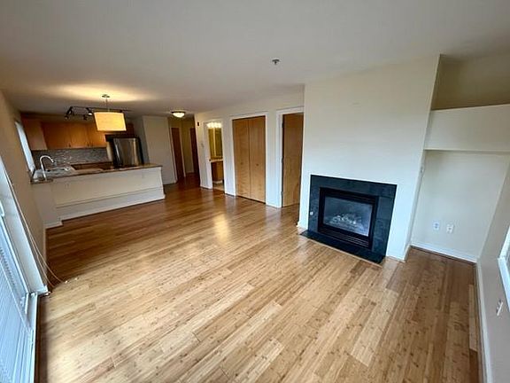 5th image of 225 NE 65th St APT 306