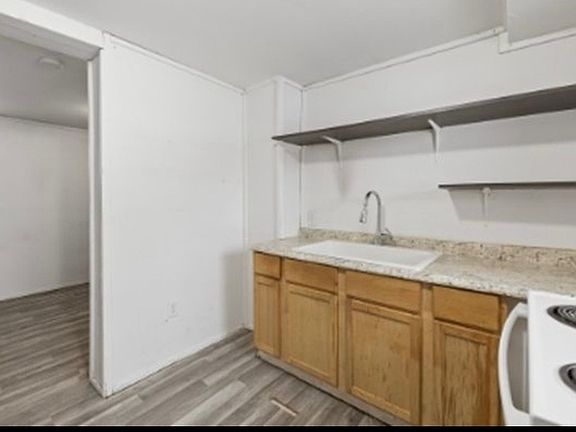 2nd image of 904 Willsie Ave #1