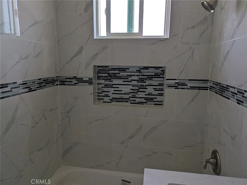1555 Artesia Blvd — Photo 3
