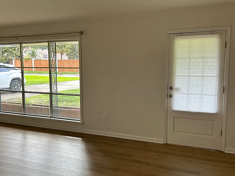 223 Stephanie Ave — Photo 13