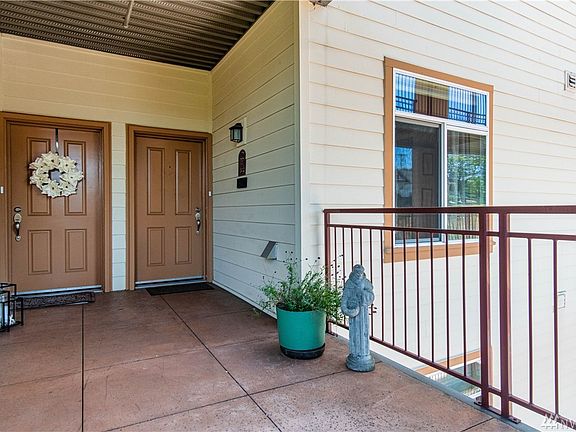 4th image of 320 32nd St Unit 302