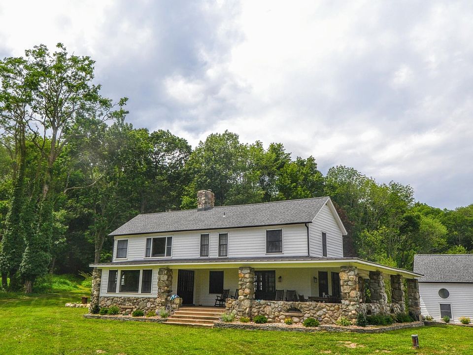 Farmhouse & detached guest cottage