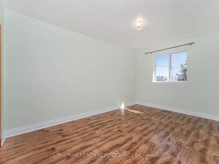 61 Avondale Blvd — Photo 15