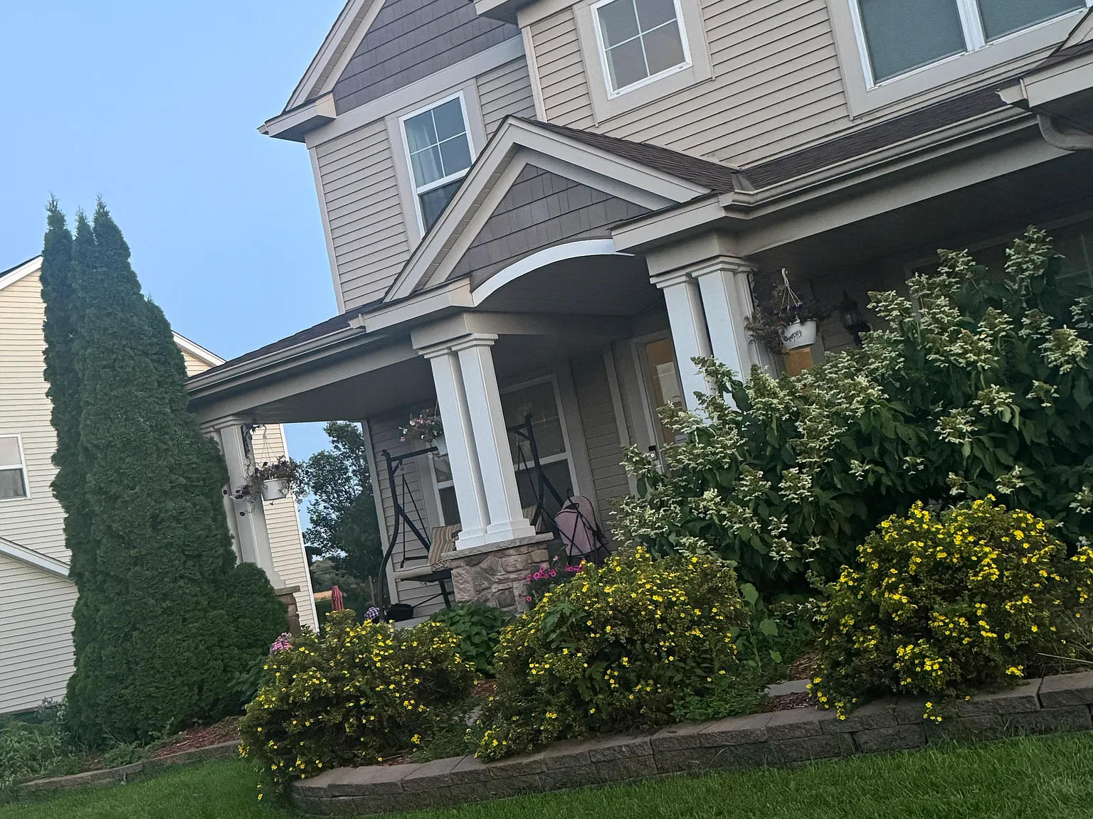 5 bed, 4600 sqft, $3,850 — Photo 2