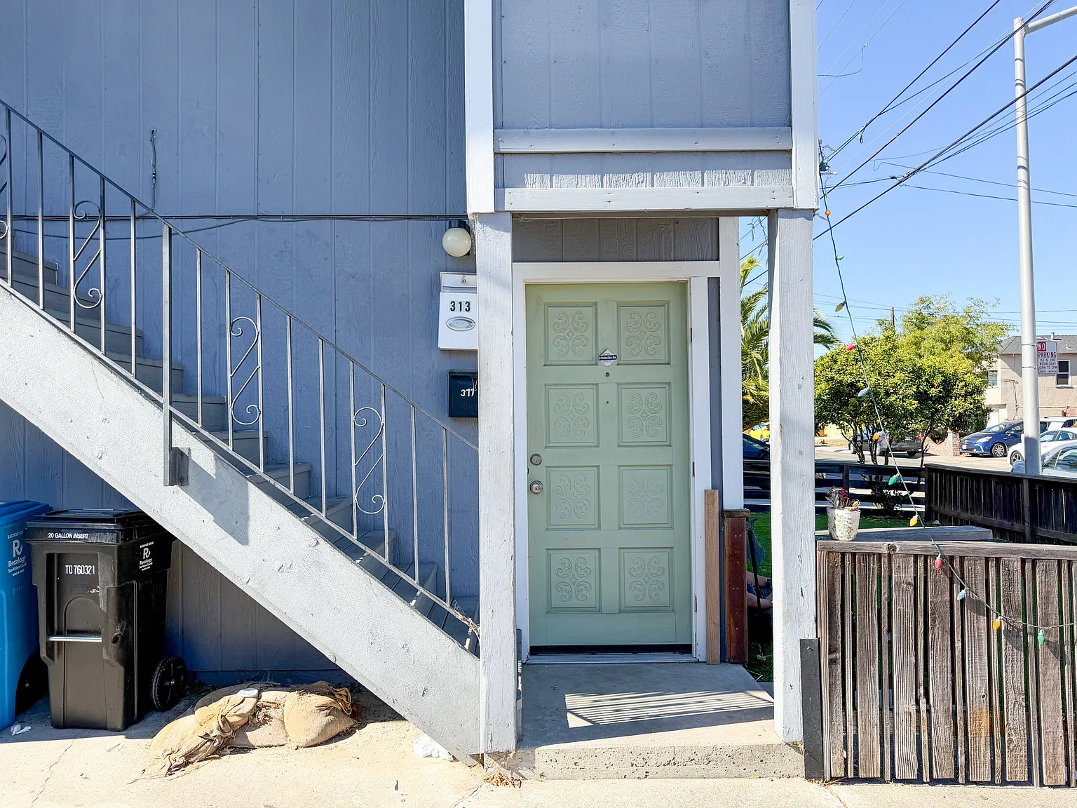 2 bed, 870 sqft, $3,700 — Photo 3