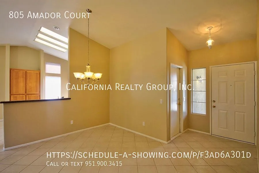 3 bed, 2.0 bath, 1332 sqft, $2,700 — Photo 4
