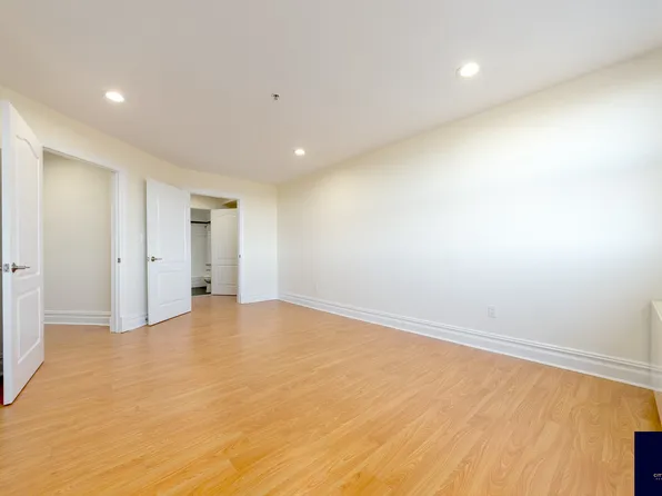 19-19 24th Avenue image 14 of 21