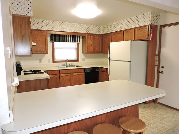 4th image of 5712 Bloomfield Dr